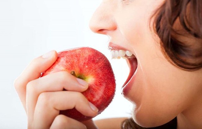 Hãy kiên trì ăn 1 quả táo khi bụng đói vào mỗi buổi sáng, có thể giúp bạn sống thọ - Ảnh 1.
