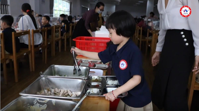 Bữa ăn của học sinh ở trường Quốc tế Nhật Bản &quot;bữa trưa tại trường là một phần của quá trình giáo dục&quot; - Ảnh 5.