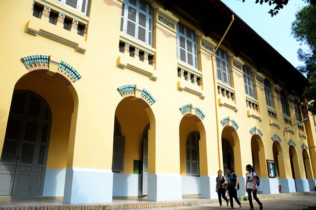 Sài Gòn có 1 ngôi trường cổ hơn 100 năm tuổi: Từng ô gạch đều đẹp đến nao lòng, sinh viên bước vào cứ ngập ngừng chẳng nỡ về - Ảnh 5.