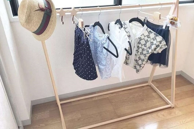 No more place to dry clothes because the balcony is being used for virtual living, here are some effective and space-saving solutions for drying clothes - photo 7.