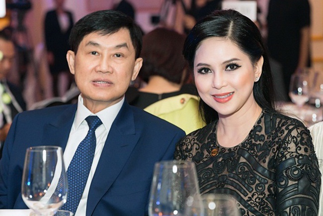 Gặp cô tiếp viên hàng không kém 21 tuổi, Tỷ phú Jonathan Hạnh Nguyễn trúng tiếng sét ái tình và bắt đầu màn theo đuổi như phim, vé đi các chuyến bay của cô lấp đầy phòng! - Ảnh 6. Gặp cô tiếp viên hàng không kém 21 tuổi, Tỷ phú Jonathan Hạnh Nguyễn trúng tiếng sét ái tình và bắt đầu màn theo đuổi như phim, vé đi các chuyến bay của cô lấp đầy phòng! - Ảnh 6.