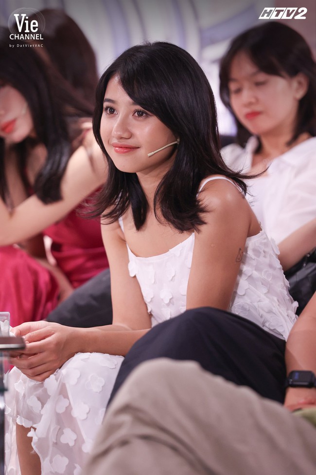 Nhã Phương bé nhỏ hơn cả nữ diễn viên đóng vai cháu gái giữa dàn sao Cây táo nở hoa, đôi chân gầy guộc báo động - Ảnh 16. Nhã Phương bé nhỏ hơn cả nữ diễn viên đóng vai cháu gái giữa dàn sao Cây táo nở hoa, đôi chân gầy guộc báo động - Ảnh 16.