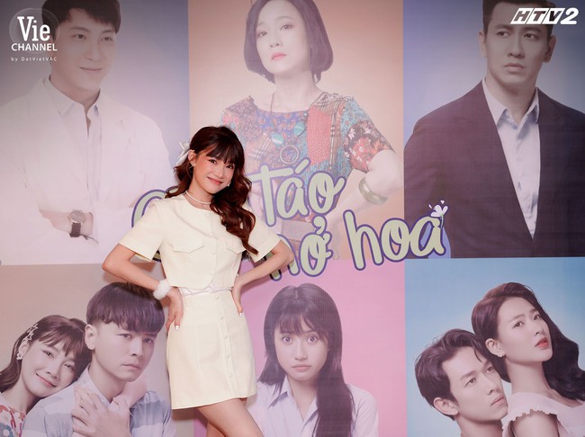 Nhã Phương bé nhỏ hơn cả nữ diễn viên đóng vai cháu gái giữa dàn sao Cây táo nở hoa, đôi chân gầy guộc báo động - Ảnh 2. Nhã Phương bé nhỏ hơn cả nữ diễn viên đóng vai cháu gái giữa dàn sao Cây táo nở hoa, đôi chân gầy guộc báo động - Ảnh 2.