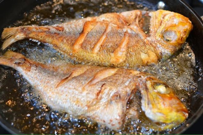 Đang bị đau bụng kinh, phụ nữ cần phải tránh 5 món sau nếu không muốn tử cung và nhan sắc "tụt dốc" sớm - Ảnh 2. Đang bị đau bụng kinh, phụ nữ cần phải tránh 5 món sau nếu không muốn tử cung và nhan sắc "tụt dốc" sớm - Ảnh 2.