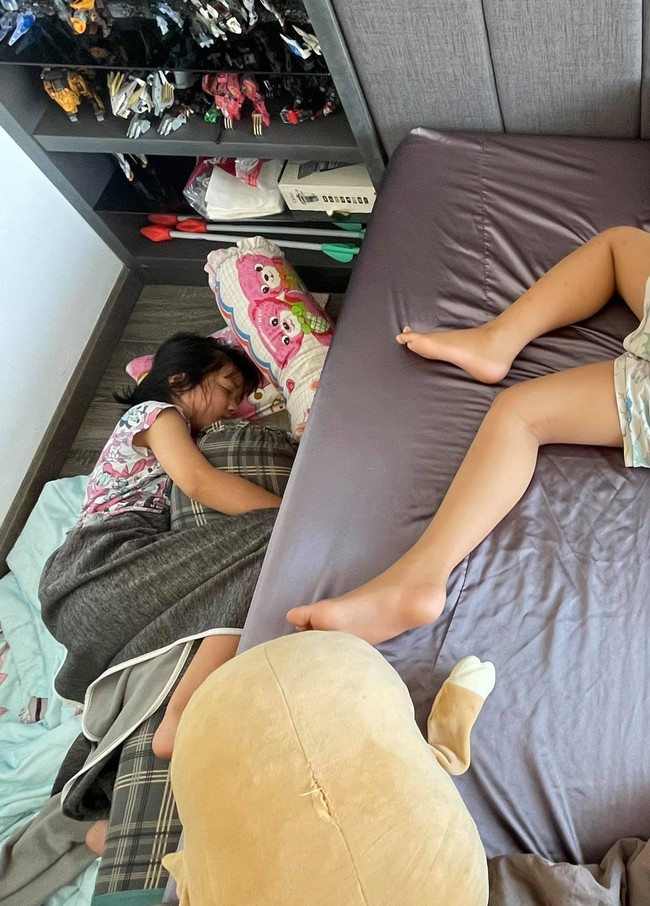 Nhạc sĩ vừa công khai "chê" bà Phương Hằng thô tục: Có bài hát lọt top Tuyển tập ca khúc hay nhất thế giới, ông bố đơn thân "kỳ lạ" được ngưỡng mộ vì cách dạy con - Ảnh 6. Nhạc sĩ vừa công khai "chê" bà Phương Hằng thô tục: Có bài hát lọt top Tuyển tập ca khúc hay nhất thế giới, ông bố đơn thân "kỳ lạ" được ngưỡng mộ vì cách dạy con - Ảnh 6.