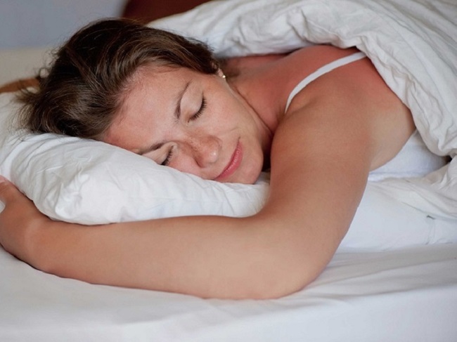 Nếu bạn muốn giảm đau lưng, đừng quên lựa chọn những tư thế ngủ này vào ban đêm - Ảnh 4.