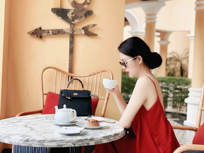 "Minh hung hãn" của Hướng Dương Ngược Nắng: Ngoài đời không ngờ lại sang chảnh sexy - Ảnh 4.