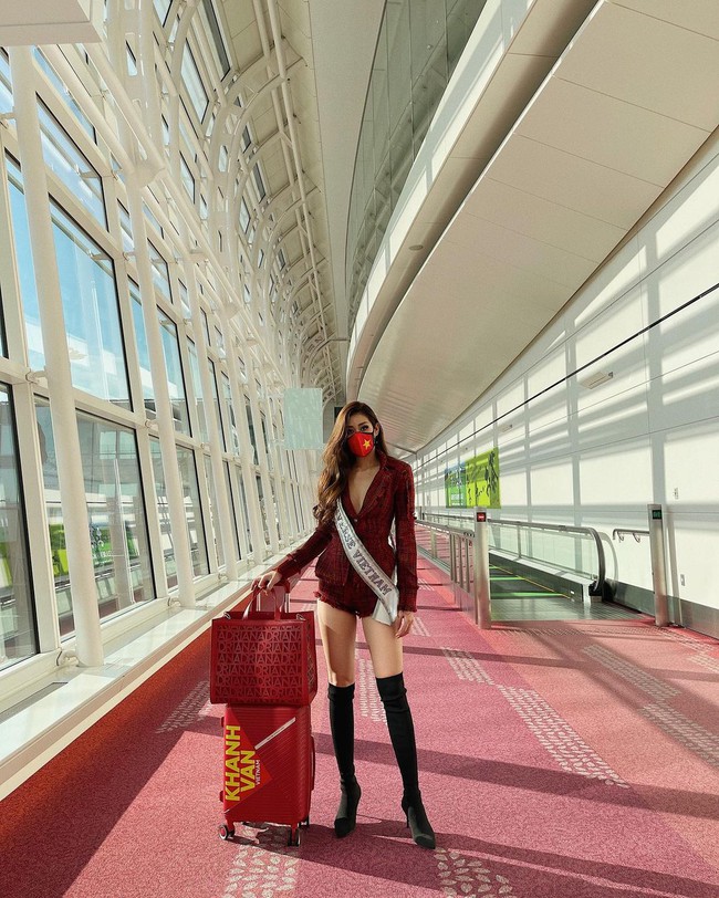 Giày dép Khánh Vân mang đi thi Miss Universe không hề ít, nhưng cô cứ diện hoài một đôi với đủ kiểu trang phục - Ảnh 1.