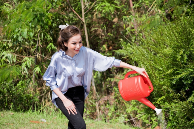 Hoa hậu Phương Khánh, Diễm Hương cùng dàn người đẹp ghi điểm với hành động xắn tay trồng cây phủ xanh đất trống - Ảnh 5.