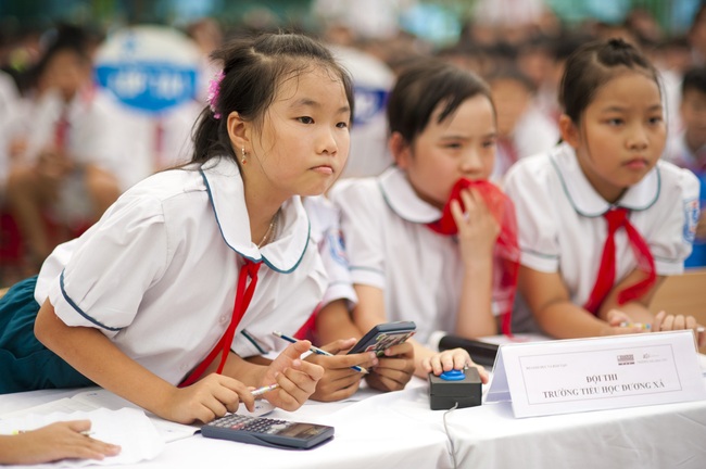 Hà Nội cho nghỉ hè sớm chờ đến trường mới kiểm tra học kỳ, phụ huynh người lo ngay ngáy vì sợ kiến thức con “rơi vãi”, người phấn khởi vì “mong nghỉ từ lâu” - Ảnh 4.