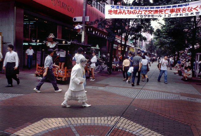 Yokohama Mary - Số phận bí ẩn của cụ bà vô gia cư nổi tiếng nhất Nhật Bản: Từng bị đồn là gái mại dâm, sống lay lắt đến lúc chết vẫn không ai hiểu hết cuộc đời bà - Ảnh 4. Yokohama Mary - Số phận bí ẩn của cụ bà vô gia cư nổi tiếng nhất Nhật Bản: Từng bị đồn là gái mại dâm, sống lay lắt đến lúc chết vẫn không ai hiểu hết cuộc đời bà - Ảnh 4.