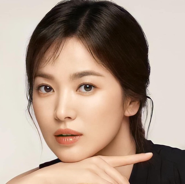 Đệ nhất mỹ nhân Kim Hee Sun bỗng thân thiết Song Hye Kyo đến lạ khiến fan rần rần, chuẩn bị &quot;đàn em&quot; đi show chung? - Ảnh 5.