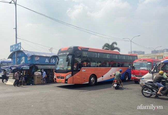 KHẨN: Từ 0h ngày 15/5, TP.HCM không dừng và đón trả hành khách tại vùng có dịch COVID-19 - Ảnh 3.