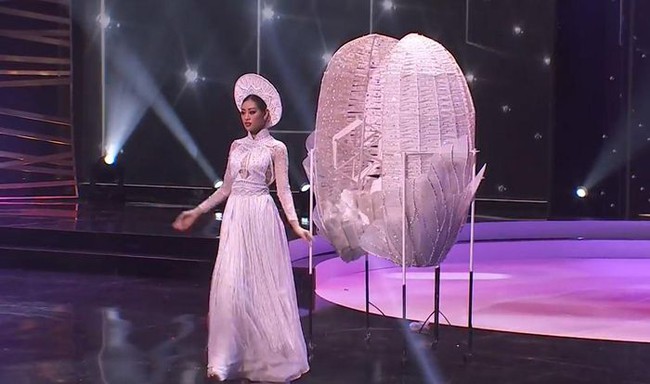 Đương kim Hoa hậu Hoàn vũ chia sẻ gây chú ý về màn trình diễn trang phục dân tộc của Khánh Vân  - Ảnh 3.