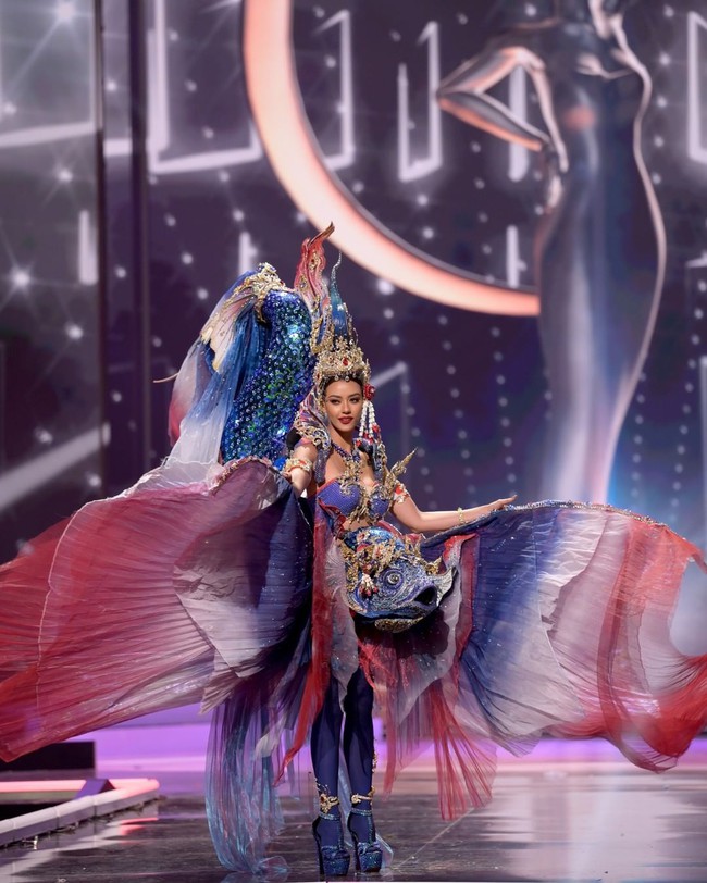 Top trang phục dân tộc đỉnh cao chiếm “spotlight” tại Miss Universe 2020 - Ảnh 7.