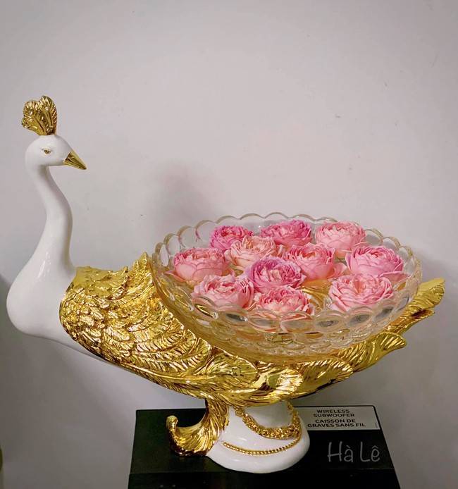 Vợ đảm Hà Nội chia sẻ 7 cách cắm hoa hồng ngoại Jubilee vạn người mê, tiết lộ &quot;giọt nước thần kỳ&quot; có sức mạnh giữ hoa tươi mãi - Ảnh 7.