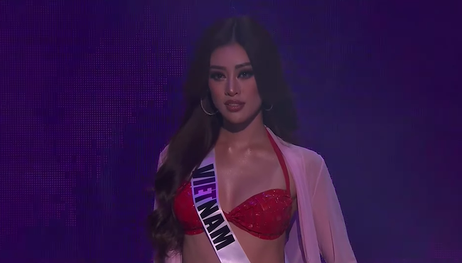 Bán kết Hoa hậu Hoàn vũ 2020: Tự hào trước màn trình diễn bikini thần thái và sexy của Khánh Vân, một thí sinh bị vấp - Ảnh 6.