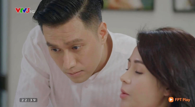 Hướng dương ngược nắng: Minh - Hoàng chính thức yêu nhau, đổi cách xưng hô lại còn hôn mọi lúc - Ảnh 5.