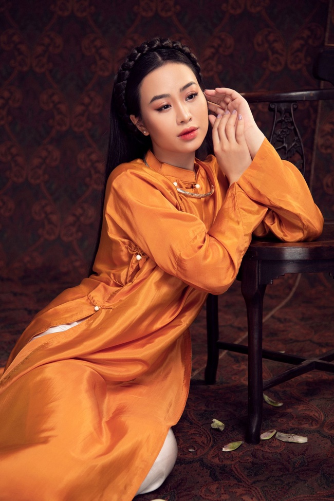 "Nàng thơ Hà thành" Dương Huệ trở lại đường đua âm nhạc với album toàn tình khúc - Ảnh 1. "Nàng thơ Hà thành" Dương Huệ trở lại đường đua âm nhạc với album toàn tình khúc - Ảnh 1.