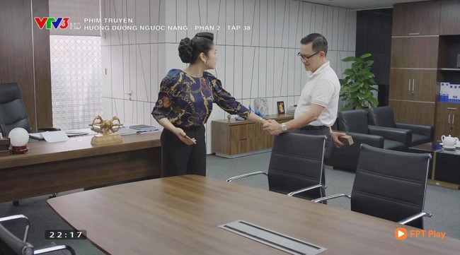 Hướng dương ngược nắng: Ông Quân đòi đi công tác cùng bà Cúc, còn muốn gọi anh - em khiến "nhà gái" phát ngượng - Ảnh 2.