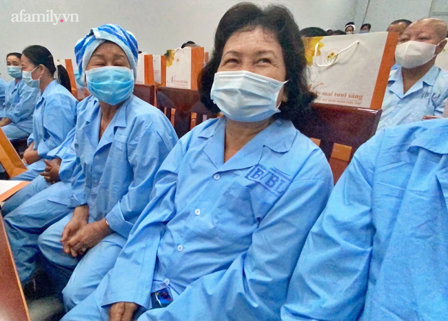 Nữ điều dưỡng bất ngờ phát hiện ung thư vú, đón Lễ 30/4-1/5 bằng vết mổ trong bệnh viện: "Tôi tin mình sẽ sống" - Ảnh 9. Nữ điều dưỡng bất ngờ phát hiện ung thư vú, đón Lễ 30/4-1/5 bằng vết mổ trong bệnh viện: "Tôi tin mình sẽ sống" - Ảnh 9.