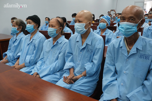 Nữ điều dưỡng bất ngờ phát hiện ung thư vú, đón Lễ 30/4-1/5 bằng vết mổ trong bệnh viện: "Tôi tin mình sẽ sống" - Ảnh 7. Nữ điều dưỡng bất ngờ phát hiện ung thư vú, đón Lễ 30/4-1/5 bằng vết mổ trong bệnh viện: "Tôi tin mình sẽ sống" - Ảnh 7.