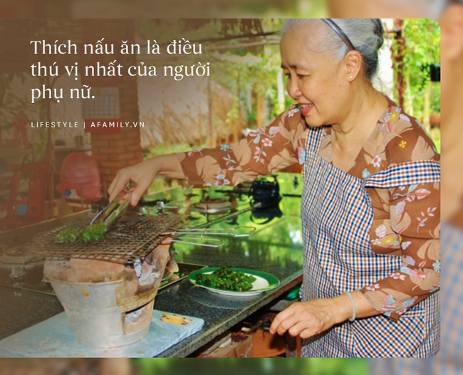 Kênh nấu ăn online của Nghệ nân ẩm thực Nguyễn Dzoãn Cẩm Vân đạt nút bạc Youtube - Ảnh 1.