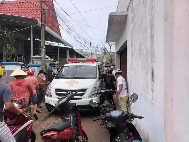 Bị ngăn cản không được chở người yêu đi chơi, nam thanh niên đâm chị bạn gái tử vong, bà nội trọng thương - Ảnh 2.
