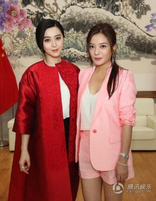 3 kẻ thù của Triệu Vy trong showbiz: Có thể hòa giải cùng Phạm Băng Băng nhưng tại sao với Chương Tử Di thì không? - Ảnh 4. 3 kẻ thù của Triệu Vy trong showbiz: Có thể hòa giải cùng Phạm Băng Băng nhưng tại sao với Chương Tử Di thì không? - Ảnh 4.