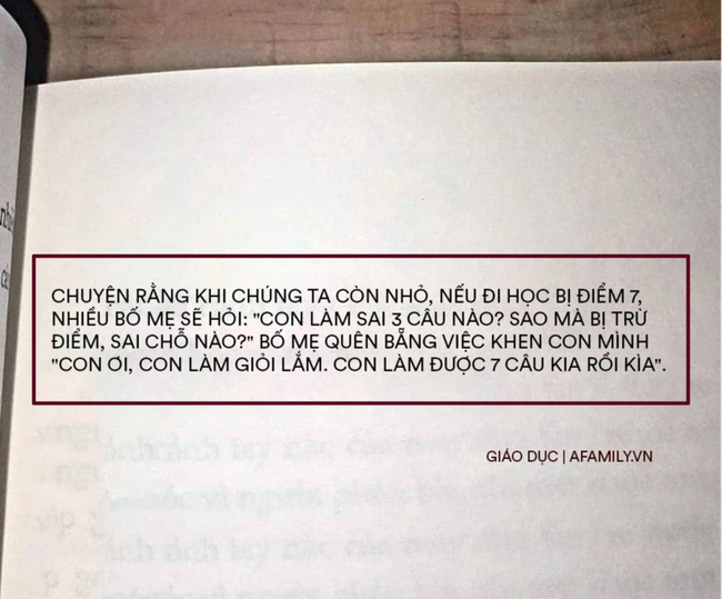 Câu chuyện &quot;Làm sai chỗ nào mà bài kiểm tra chỉ được 7 điểm&quot; và sai lầm chết người của nhiều cha mẹ khiến tự tin của con tính bằng số âm - Ảnh 1.