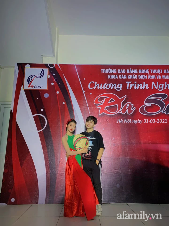Cô học trò cao tay “cưa đổ” thầy giáo hơn 6 tuổi thu hút 19 nghìn like: Kết cục màn cầm cưa hoành tráng là sự thật về “cái bẫy” khiến cô nàng lọt hố! - Ảnh 5. Cô học trò cao tay “cưa đổ” thầy giáo hơn 6 tuổi thu hút 19 nghìn like: Kết cục màn cầm cưa hoành tráng là sự thật về “cái bẫy” khiến cô nàng lọt hố! - Ảnh 5.