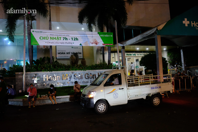 Bệnh viện Hoàn Mỹ Sài Gòn bất ngờ bị phong tỏa, người nhà hoang mang vì nhiều bệnh nhân chạy thận không được ra ngoài - Ảnh 1.