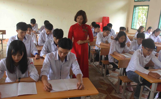 Lai Châu: Giáo viên, học sinh không ra khỏi địa bàn cho đến khi thi xong - Ảnh 1.