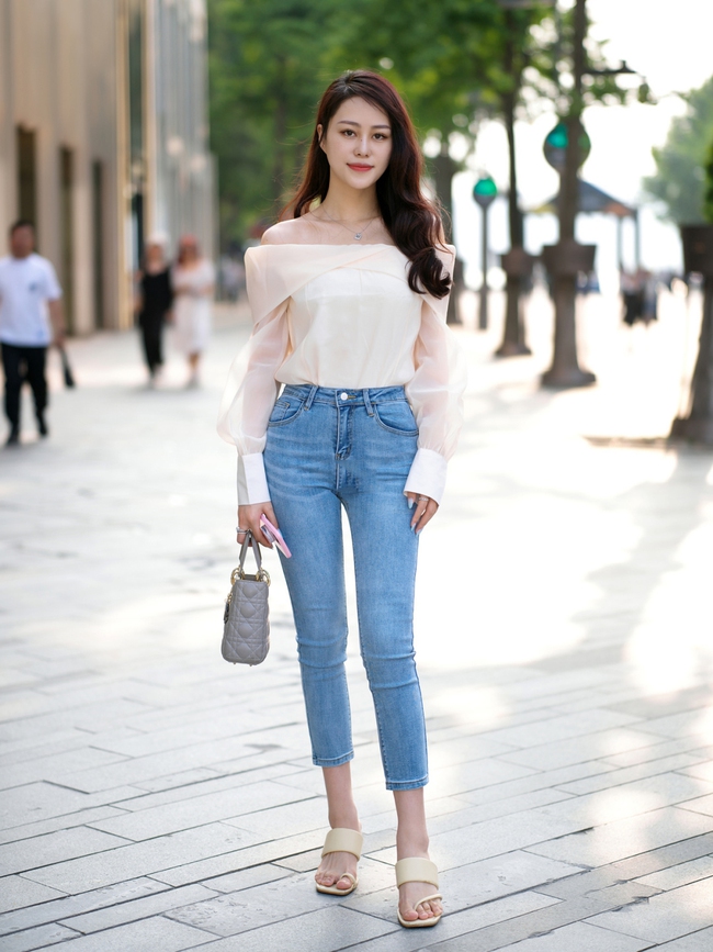 Street style Châu Á: Đồ họa tiết ngập tràn nhưng  - Ảnh 10.