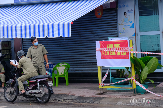 TP.HCM: Trung tâm thương mại, siêu thị điện máy, hoạt động thẩm mỹ ở bệnh viện, phòng khám phải tạm dừng từ 0h ngày 31/5 - Ảnh 1.