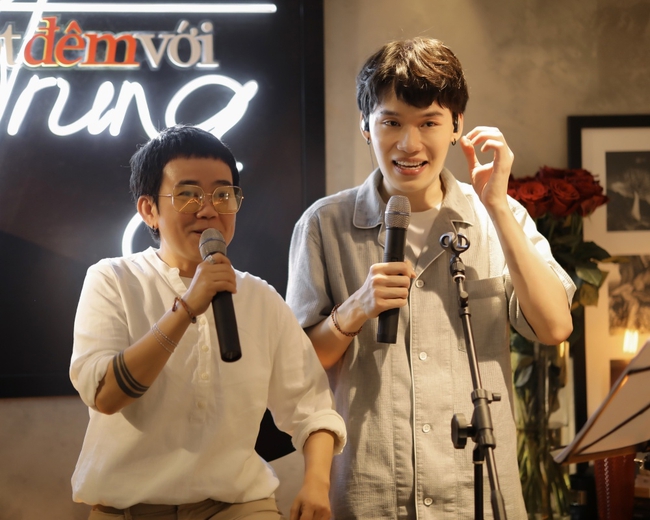 Được Phương Uyên hết mình đào tạo, Quang Trung nghiêm túc theo đuổi đam mê ca hát - Ảnh 1. Được Phương Uyên hết mình đào tạo, Quang Trung nghiêm túc theo đuổi đam mê ca hát - Ảnh 1.