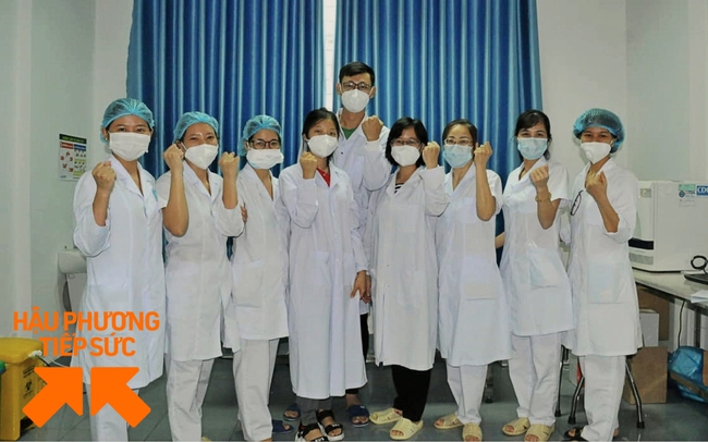 Hà Nội chi viện Bắc Giang 20 đội cấp cứu thường trực tại các điểm tiêm vaccine COVID-19, sẵn sàng thu dung điều trị các trường hợp phản ứng nặng - Ảnh 1.