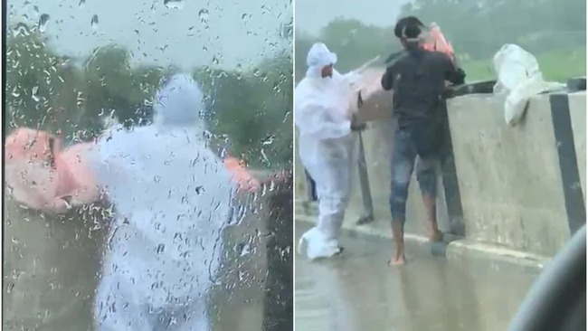 Dân mạng Ấn Độ sục sôi phẫn nộ thấy cảnh 2 người đàn ông khiêng thi thể nạn nhân Covid-19 thả xuống sông, cảnh sát lập tức vào cuộc - Ảnh 2. Dân mạng Ấn Độ sục sôi phẫn nộ thấy cảnh 2 người đàn ông khiêng thi thể nạn nhân Covid-19 thả xuống sông, cảnh sát lập tức vào cuộc - Ảnh 2.