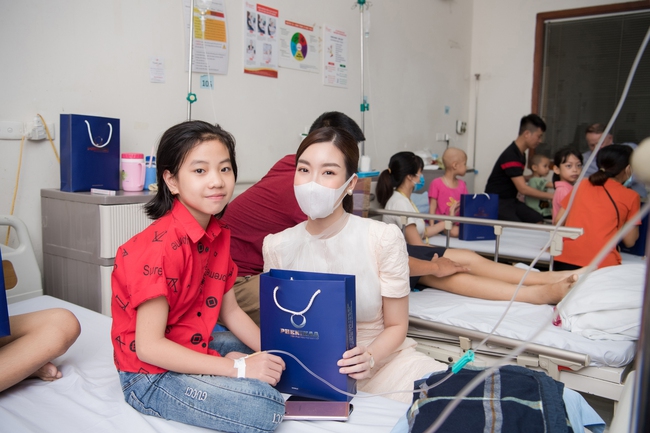 Hoa hậu Tiểu Vy, mua vaccine cho Bắc Giang, Bắc Giang