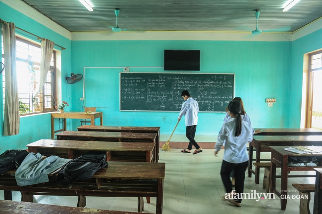 Vụ thầy giáo đá vào ngực, tát liên tiếp học sinh trên bục giảng: Loạt tiết lộ bất ngờ về tính cách và hoàn cảnh gia đình của thầy - Ảnh 5.