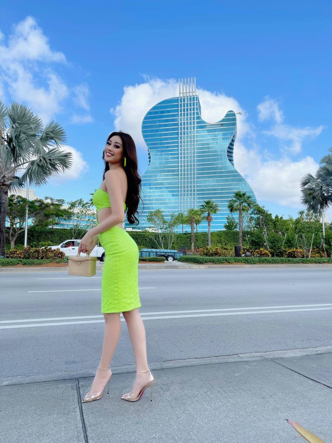 Khánh Vân cập nhật tình hình tại Mỹ dự Miss Universe 2020:  Từ thần thái đến body &quot;nóng bỏng mắt&quot; thế này chắc đối thủ cũng phải dè chừng - Ảnh 7.