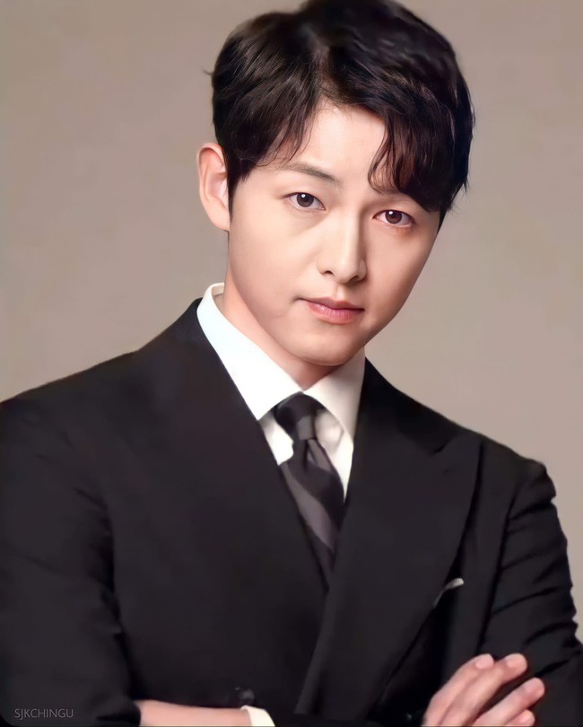 Bức ảnh hiếm hoi ngày bé chưa từng được công bố của Song Joong Ki, nhìn thấy mà “cưng xỉu” - Ảnh 3.