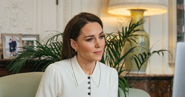 Kate Middleton đang để kiểu tóc giúp cô chạm đỉnh cao nhan sắc cùng sự trẻ trung, và đó không phải là tóc xoăn - Ảnh 6. Kate Middleton đang để kiểu tóc giúp cô chạm đỉnh cao nhan sắc cùng sự trẻ trung, và đó không phải là tóc xoăn - Ảnh 6.
