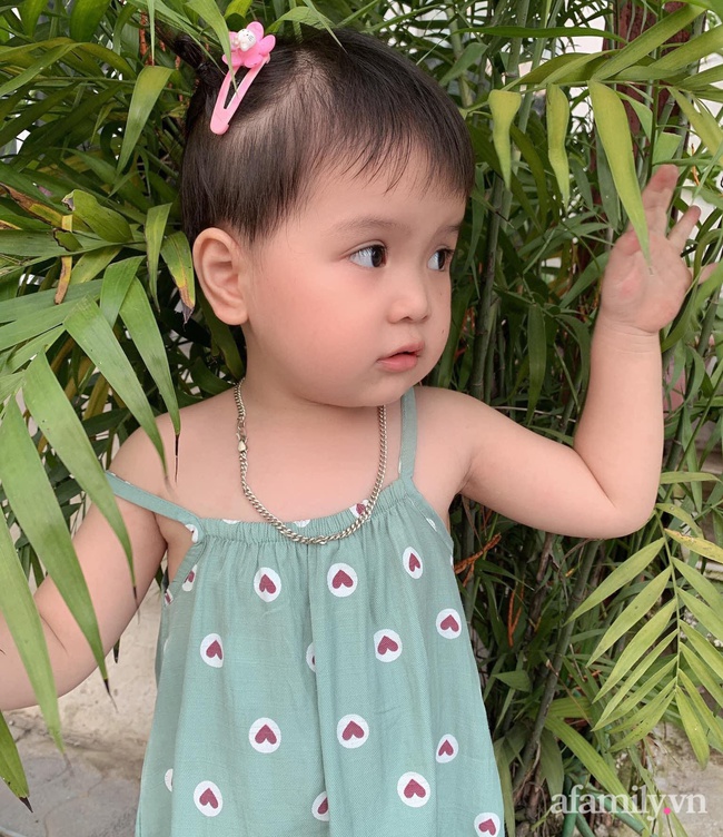 Dân mạng "ngất lịm" khi nhìn thấy thứ bé gái 3 tuổi đang cầm trên tay, ai nói "đẻ con gái dịu dàng" phải xin rút vội - Ảnh 5. Dân mạng "ngất lịm" khi nhìn thấy thứ bé gái 3 tuổi đang cầm trên tay, ai nói "đẻ con gái dịu dàng" phải xin rút vội - Ảnh 5.