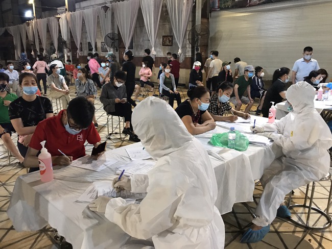Công tác khẩn trương lấy mẫu xét nghiệm tại Bắc Ninh (Ảnh: Sở Y tế Bắc Ninh)