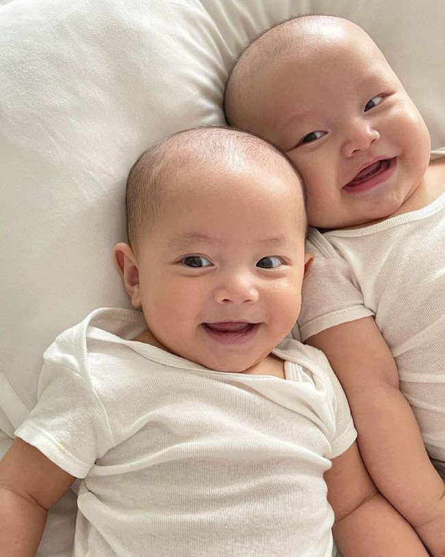 Phản ứng đáng yêu của Lisa và Leon khi được Hồ Ngọc Hà và Kim Lý đưa đi thăm chị họ khiến ai cũng phì cười - Ảnh 2.