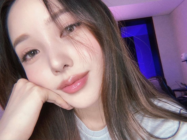 Dạo này Kỳ Duyên mê kiểu đánh son tràn viền, hóa ra đây là cách nàng Hậu tăng vẻ ngoài sexy - Ảnh 7. Dạo này Kỳ Duyên mê kiểu đánh son tràn viền, hóa ra đây là cách nàng Hậu tăng vẻ ngoài sexy - Ảnh 7.