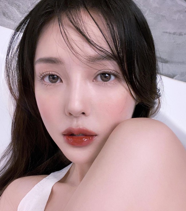 Dạo này Kỳ Duyên mê kiểu đánh son tràn viền, hóa ra đây là cách nàng Hậu tăng vẻ ngoài sexy - Ảnh 6. Dạo này Kỳ Duyên mê kiểu đánh son tràn viền, hóa ra đây là cách nàng Hậu tăng vẻ ngoài sexy - Ảnh 6.