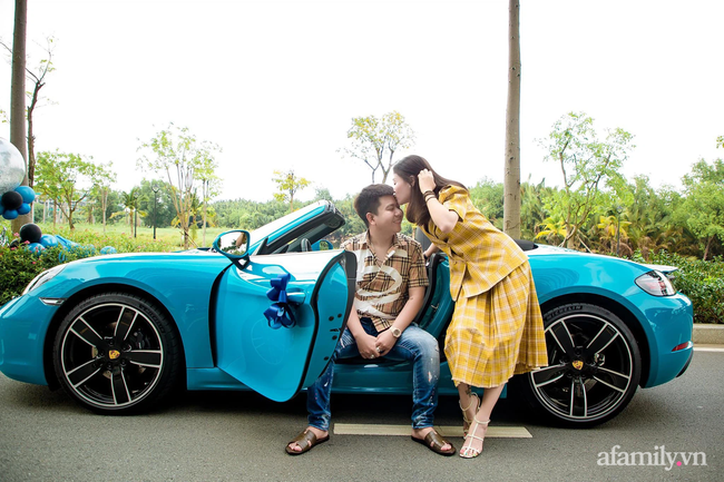 Câu chuyện về người chồng mua siêu xe 6 tỷ tặng vợ thu hút 42 nghìn like: "Vẫn mua nhẫn kim cương tiền tỷ tặng nên món quà này cũng bình thường!" - Ảnh 3. Câu chuyện về người chồng mua siêu xe 6 tỷ tặng vợ thu hút 42 nghìn like: "Vẫn mua nhẫn kim cương tiền tỷ tặng nên món quà này cũng bình thường!" - Ảnh 3.