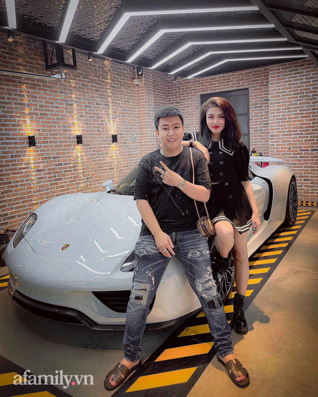 Câu chuyện về người chồng mua siêu xe 6 tỷ tặng vợ thu hút 42 nghìn like: "Vẫn mua nhẫn kim cương tiền tỷ tặng nên món quà này cũng bình thường!" - Ảnh 6. Câu chuyện về người chồng mua siêu xe 6 tỷ tặng vợ thu hút 42 nghìn like: "Vẫn mua nhẫn kim cương tiền tỷ tặng nên món quà này cũng bình thường!" - Ảnh 6.